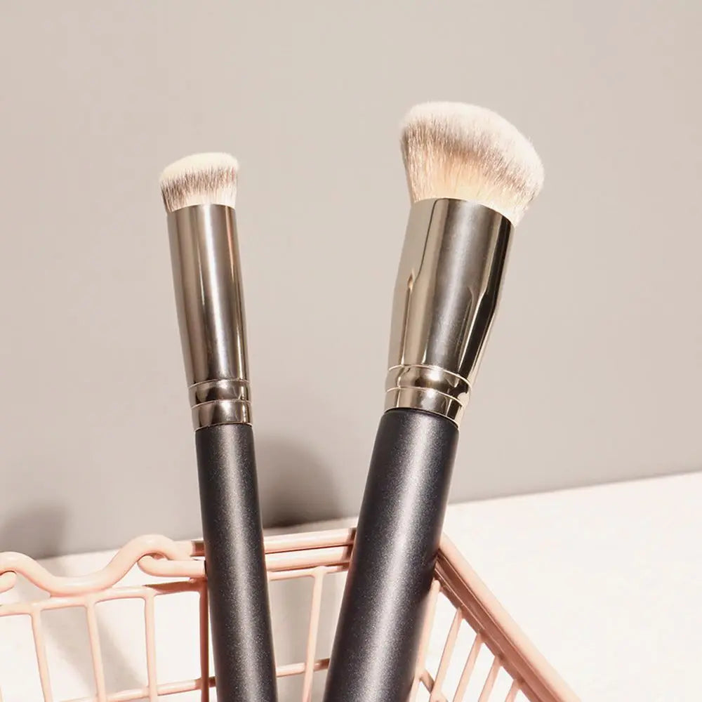 Large Kabuki Makeup Brush for Face & Eyes