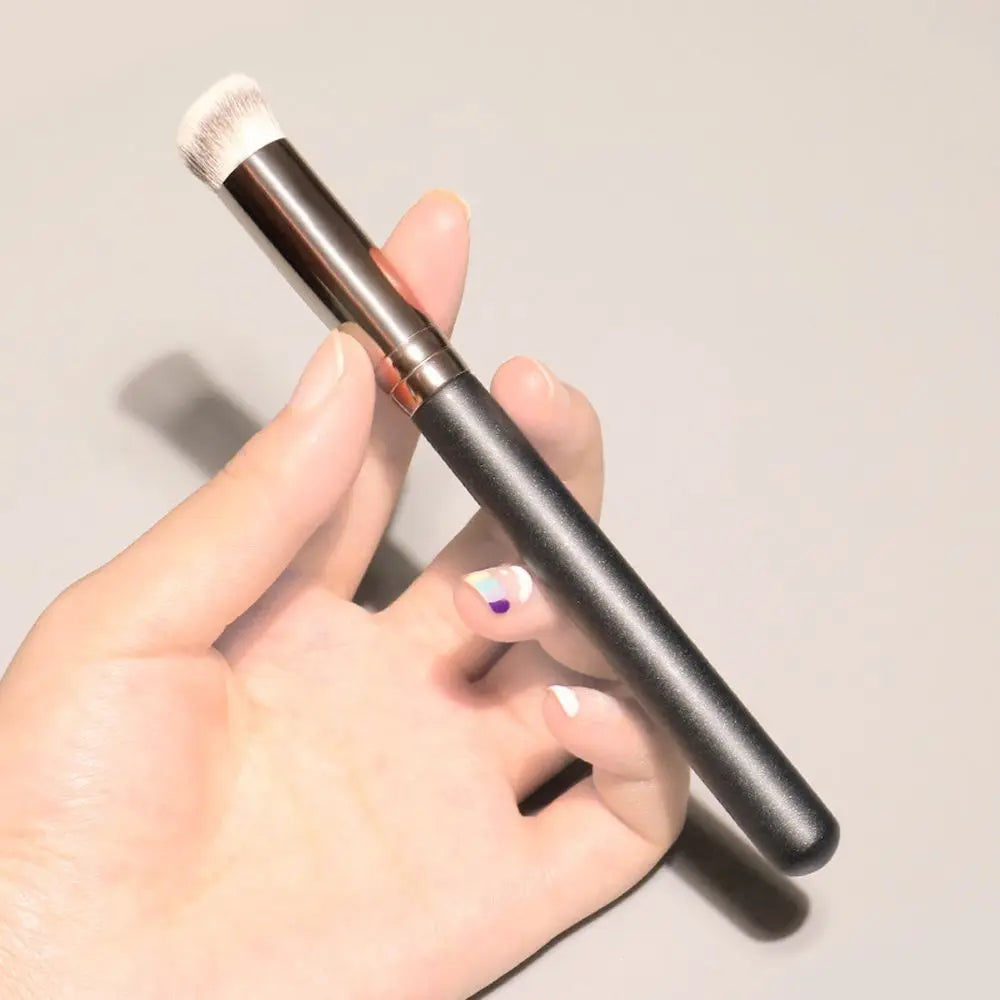 Large Kabuki Makeup Brush for Face & Eyes